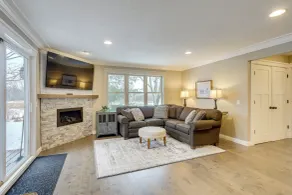 Getaway w/ Private Acreage in the Minneapolis Area - Innenbereich