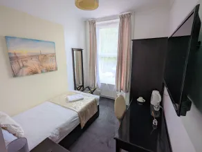 Cecil Court Hotel - Room