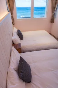 Sea Dragonfly - Room