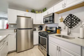 Football Games & DC Sights! District Heights Home - Interior