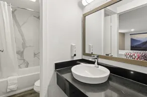 Red Roof Inn Wytheville - Bathroom