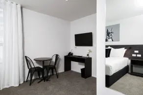 The Metrotel - Chambre