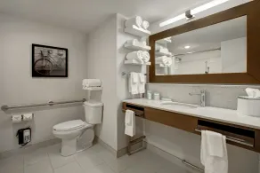 Ramada by Wyndham St Paul AB - Badezimmer
