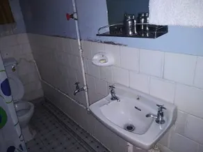 Maya's Guest House - Bathroom