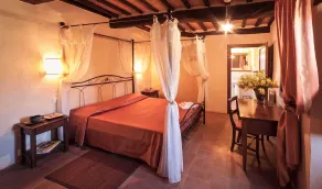 Umbrian Farmhouse Retreat with Private Pool and Garden - Zimmer