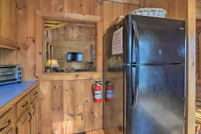 Rustic Madison 'Treehouse' Cabin with Game Room! - Innvendig