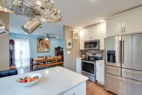 Eclectic Iowa City Cottage w/ Fire Pit! - Interiør