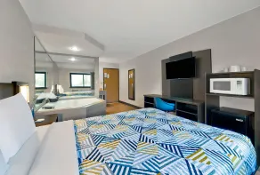 HOWARD JOHNSON CEDAR RAPIDS - Værelse