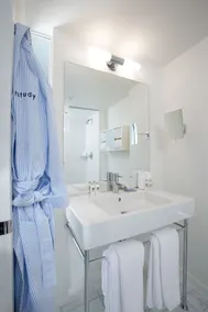 The Study at Yale - Bathroom