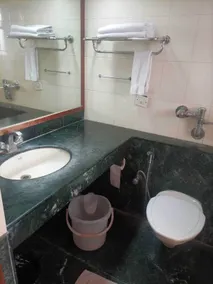 Bell Hotel - Bathroom