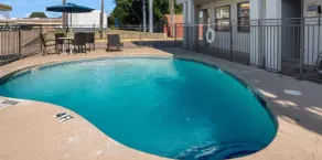 Motel 6 Irving - Loop 12 - Pool