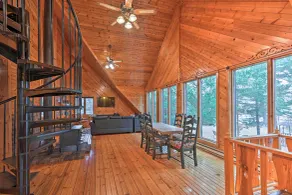 Waterfront Arkdale Retreat: 2 Acres w/ Deck & View - Innenbereich
