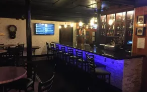 Decker Hotel & Bar - Restaurant