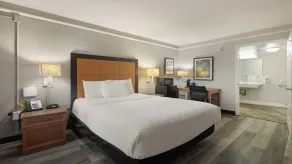 Howard Johnson by Wyndham Sacramento Downtown - Chambre