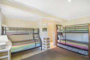 Summer Place - 24 Shearwater Street - Room