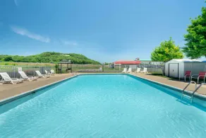Days Inn by Wyndham Cave City - Piscine