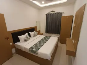 HOTEL SHREE JMM inn near by ion digital zone & pacific college - Rum