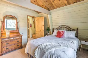 'Château Forêt' in Big Bear w/ Hiking Trail Access - Interior