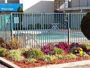 Rodeway Inn Fort Smith I-40 - Piscine extérieure