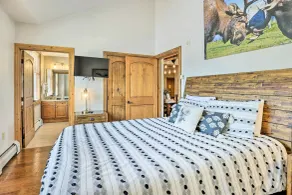 Winter Park Condo w/ Mountain Views + Hot Tub - Værelse