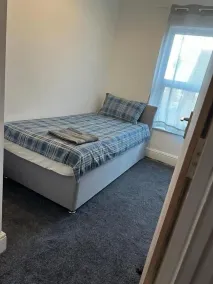 Luton Town Homestay - Near AIRPORT & Train Station, High Speed Internet - Room