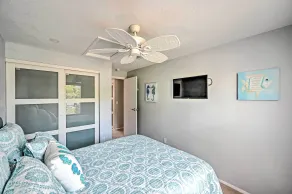 Retreat w/ Heated Pool Near Vanderbilt Beach! - Intérieur