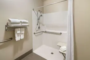 Best Western Plus Kalispell/Glacier Park West Hotel & Suites - Bathroom