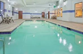 Holiday Inn Express Hotel & Suites St. Charles by IHG - Pool