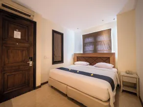 Alron Hotel Kuta - Room