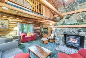 Authentic Log Cabin w/ Private Pond in Glidden - Interiør