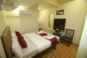 Hotel Alfa International Near Nanavati Hospital Mumbai Near Airport Mumbai Near Juhu Beach - Room