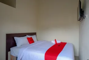 RedDoorz near Stadion 45 Karanganyar - Room