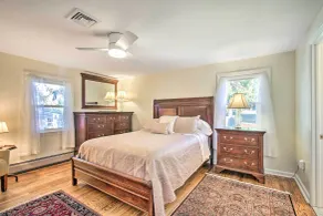 20 Mi to Philly: Inviting Home w/ Yard in Wayne! - Interior