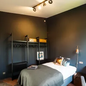 dimensions M - Room