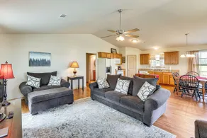3 Mi to Arkansas River: Rural Family Home w/ Yard - Interiør