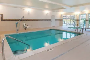 Courtyard by Marriott Detroit Farmington - Piscine