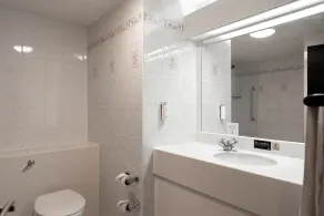Village Hotel Liverpool - Bathroom