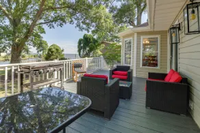 Soundfront Serenity! Cozy Hertford Home w/ Views - Innenbereich