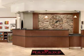 Ramada by Wyndham Drayton Valley - Resepsjon