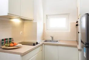 Cute and Sunny Studio with Balcony & Free Parking - Private kitchen