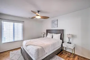 Oceanside Home w/ Rooftop Patio - Steps to Beach! - Innvendig