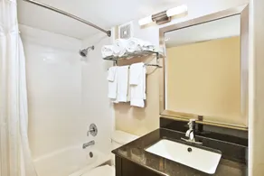 Days Inn by Wyndham Plattsburgh - Chambre