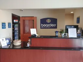 Boarders Inn & Suites by Cobblestone Hotels - Broken Bow - Reception