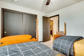 Pet-friendly Deforest Getaway w/ Backyard! - Zimmer