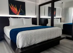 R Hotel Kingston - Room