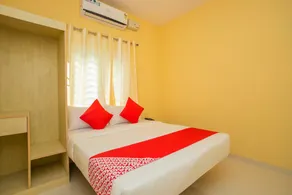 Hotel O Varcity Emerald Near Ragigudda Sri Prasanna Anjaneyaswamy Temple - Rom
