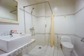 OYO 1429 Bastiana Residence - Badezimmer