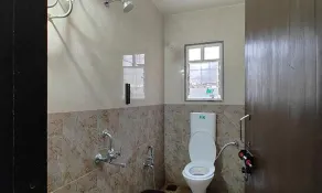 Fabhotel Seven Elite - Bathroom