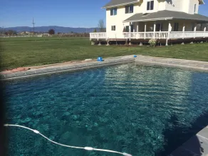 Makiivka Estate - Piscina