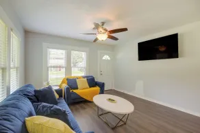 Port Neches Home Rental: Walk to Tugboat Island! - Interiør